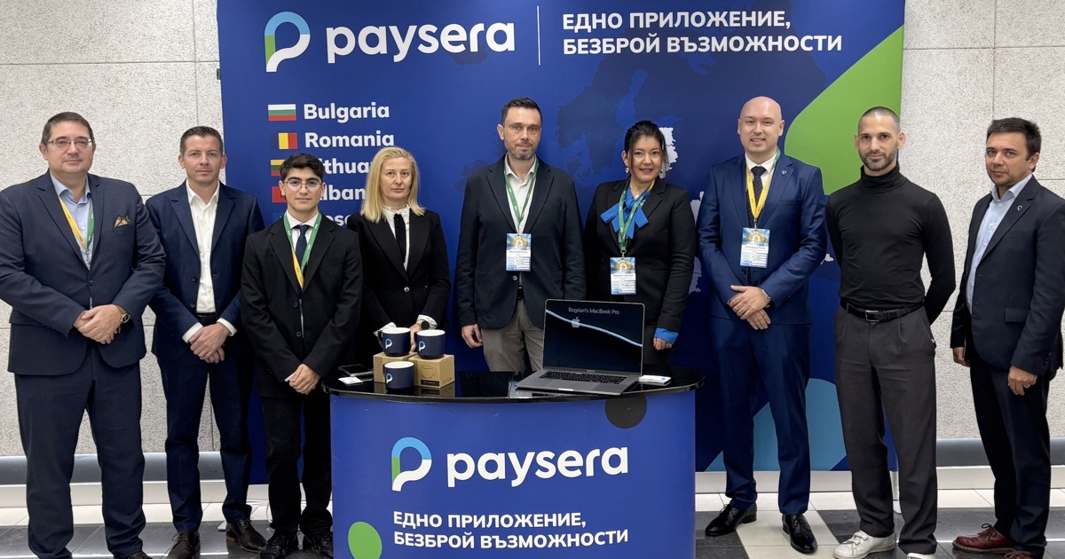 Екипът на Paysera България пред техния щанд на събитието DIGIPAY